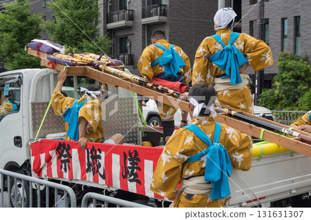 A 10m-long traditional ritual implement used in the Kanko Festival of the Saga Festival, which purifies the route of the portable shrine with the sound of bells. Arashiyama, Kyoto A 10m-long traditional ritual implement used in the Kanko Festival of the Saga Festival, which purifies the route of the portable shrine with the sound of bells. Arashiyama, Kyoto 131631307