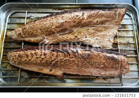 新鮮炙烤的鰹魚 131631753