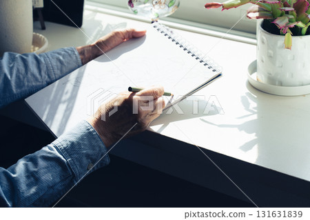 Hands of a senior woman drawing a picture 131631839
