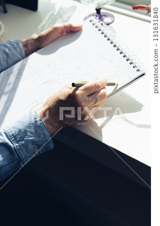 Hands of a senior woman drawing a picture 131631840