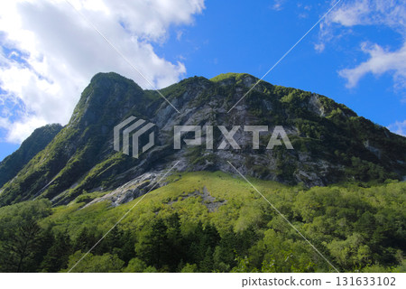 Byobuiwa Rock as seen from Yokoo Valley in the Northern Alps 131633102