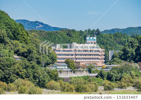 View of Tenryu Suzukake Hospital from the riverbank in Hamamatsu City (Shizuoka Prefecture) View of Tenryu Suzukake Hospital from the riverbank in Hamamatsu City (Shizuoka Prefecture) 131633407