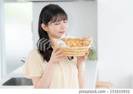 Middle-aged woman making bread in the kitchen 131633932