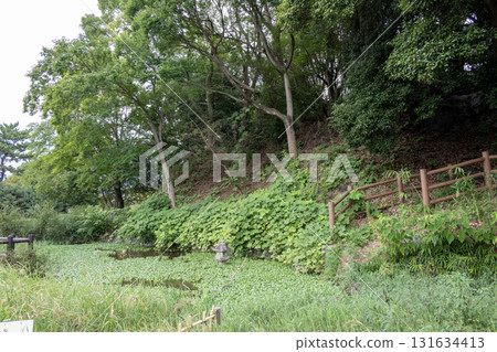 Kobe Castle: The remains of the main keep and the surrounding moat 131634413