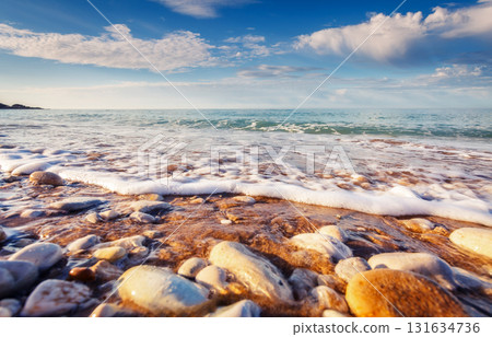 sea and wave 131634736