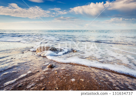 sea and wave 131634737