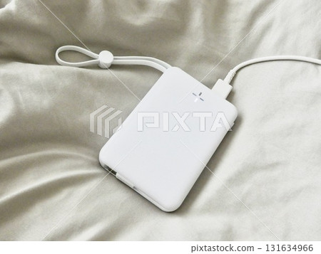 白色手機電池 131634966