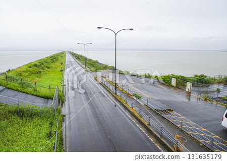 從雲仙太良海岸線展望台眺望諫早灣填海堤道 131635179