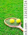 網球拍上的網球 131635724