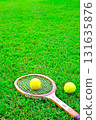 網球在草地上滾動 131635876