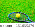 帶網球拍和球的風景 131635879