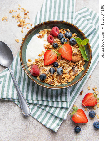 Granola bowl with fresh berries for healthy breakfast 131637188