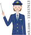 一名女警官解釋的插圖 131637613
