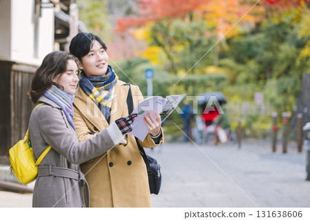 Sightseeing couple Autumn leaves image 131638606