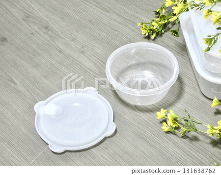 Storage container and dried flowers 131638762