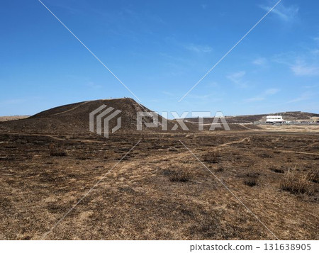 Kusasenrigahama Hill, Komatateyama, landscape after field burning (Mount Aso, Kumamoto Prefecture) Kusasenrigahama Hill, Komatateyama, landscape after field burning (Mount Aso, Kumamoto Prefecture) 131638905