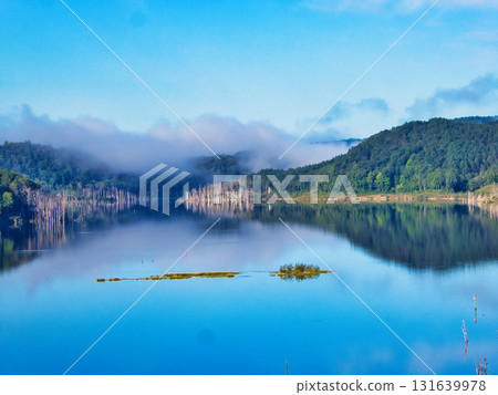 Early autumn scenery 131639978