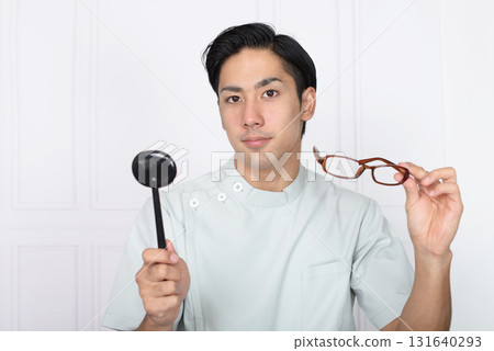 male ophthalmologist 131640293