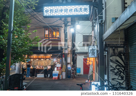 東京：中野車站娛樂區和東京市中心的夜晚 131640326