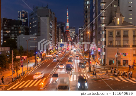 Tokyo: City night view overlooking Tokyo Tower 131640659