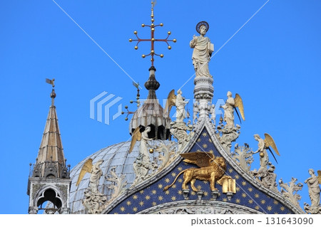 義大利威尼斯聖馬可大教堂正面的雕塑 義大利威尼斯聖馬可大教堂正面的雕塑 131643090