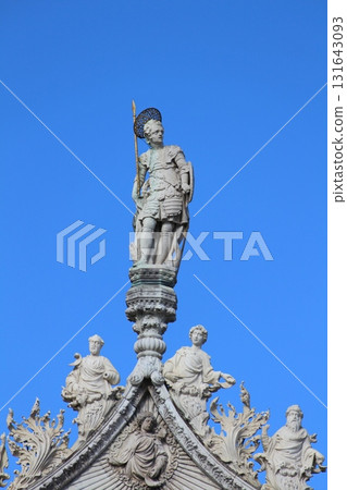 Sculptures on the facade of St. Mark's Basilica, Venice, Italy Sculptures on the facade of St. Mark's Basilica, Venice, Italy 131643093
