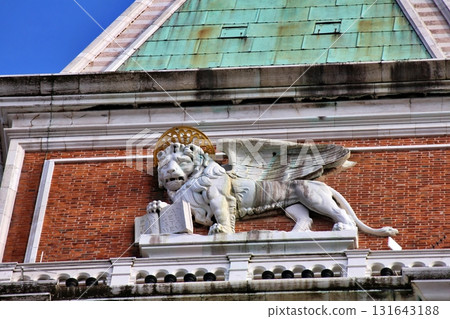 義大利威尼斯聖馬可廣場鐘樓正面 131643188