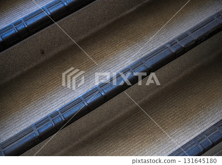 The texture of the treads and anti-slip tape on indoor stairs: A minimalist structural beauty created by straight lines and shadows 131645180