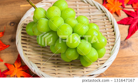 Shine Muscat grapes and autumn leaves served in a colander Shine Muscat grapes and autumn leaves served in a colander 131647167