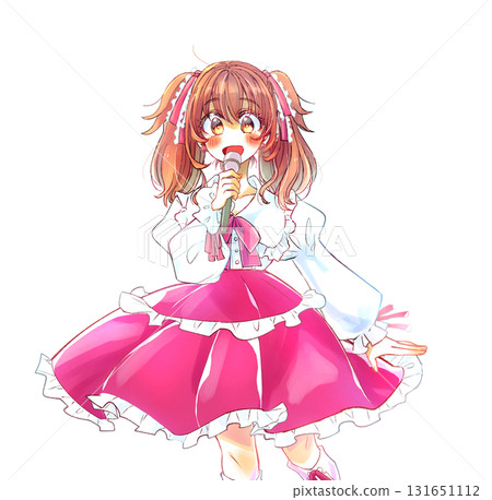 女偶像拿著麥克風唱歌 131651112