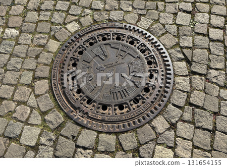Manholes in Berlin's tourist spots feature tourist designs of the TV tower, Brandenburg Gate, Museum Island, and more. Manholes in Berlin's tourist spots feature tourist designs of the TV tower, Brandenburg Gate, Museum Island, and more. 131654155