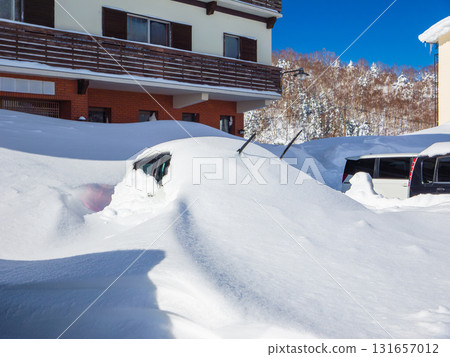 A clear winter day in a snowy country, with only the wipers visible through the snow (Shiga Kogen, Nagano Prefecture) A clear winter day in a snowy country, with only the wipers visible through the snow (Shiga Kogen, Nagano Prefecture) 131657012