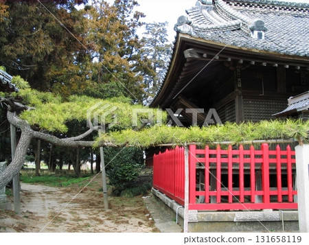 Iwamatsu Hachiman Shrine (March 26, 2012) Yoshishige Nitta visits Iwashimizu Hachiman Shrine in Yamashiro Province during the Kyoto Daiban. Iwamatsu Hachiman Shrine (March 26, 2012) Yoshishige Nitta visits Iwashimizu Hachiman Shrine in Yamashiro Province during the Kyoto Daiban. 131658119