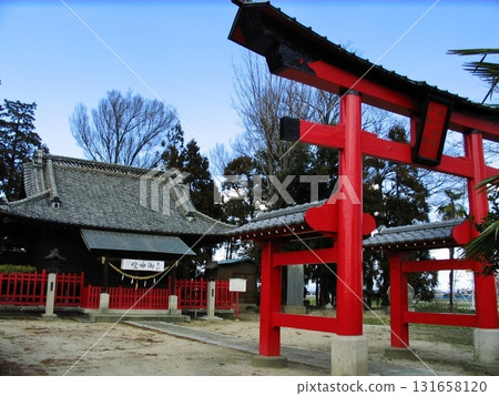 Iwamatsu Hachiman Shrine, the main shrine of Nitta (March 26, 2012) A small pine tree was brought back and planted in this area. 131658120