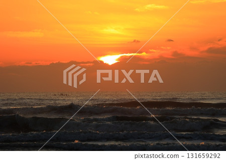 Sunrise scenery from Kujukuri beach Sunrise scenery from Kujukuri beach 131659292