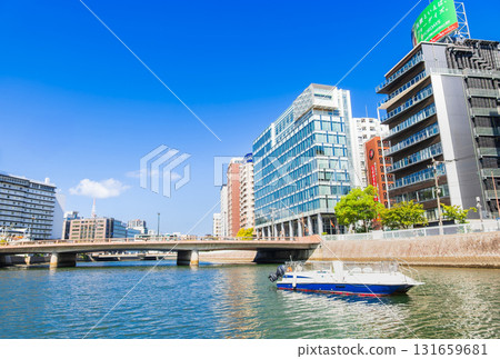 從福岡那珂川的船上看到的西大橋 131659681