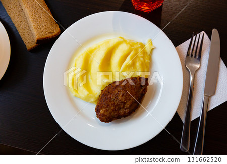 Roast meat cutlet with mashed potatoes 131662520