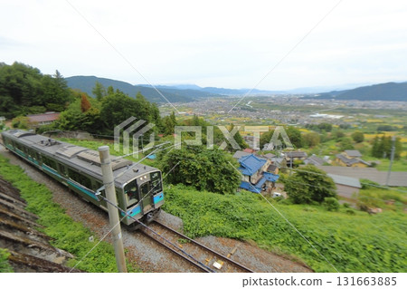 運行於娘舍站及善光寺平原下方幹線（JR篠之井線）的E127系列普通列車 131663885