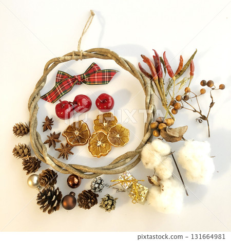 Natural Christmas wreath materials 131664981