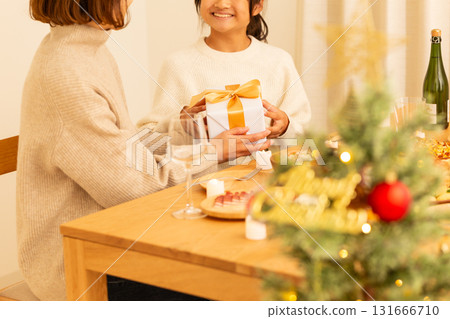 家庭舉辦聖誕聚會 家庭舉辦聖誕聚會 131666710