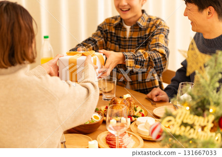 家庭舉辦聖誕聚會 131667033