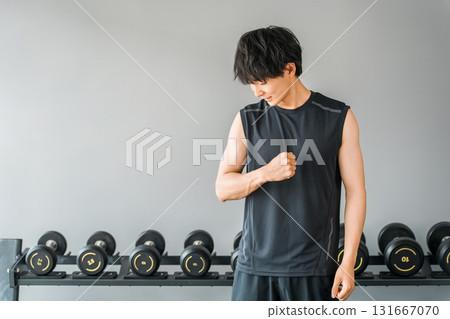Young Asian man training at the gym 131667070