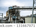 管道和鋼架描繪的工廠建築的美麗世界 131667071
