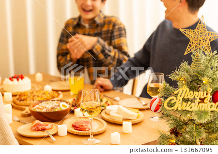 家庭舉辦聖誕聚會 131667095