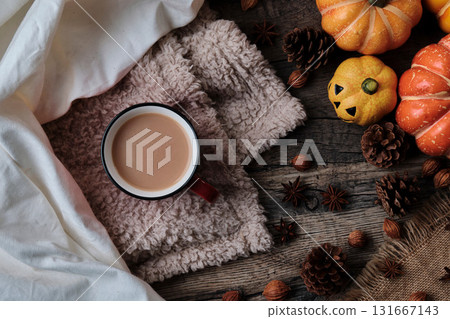 奶茶和萬聖節裝飾 奶茶和萬聖節裝飾 131667143