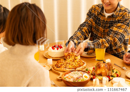 家庭舉辦聖誕聚會 131667467