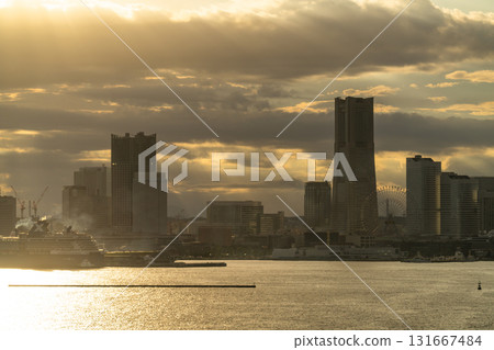 Kanagawa Prefecture: Yokohama cityscape, golden twilight Kanagawa Prefecture: Yokohama cityscape, golden twilight 131667484