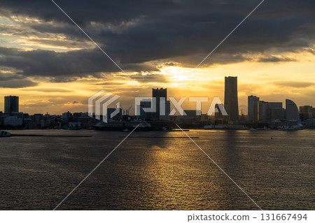 神奈川縣：橫濱城市景觀，金色暮色 131667494