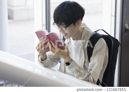 Student reading 131667855