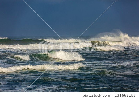 日本海上升的海 131668195